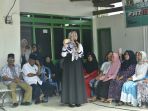 fatmawati-rusdi-saat-menemui-warga-dua-pitue_20180604_002132.jpg