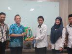 foto-bersama-manajemen-sekolah-islam-athirah-dan-tribun-timur.jpg