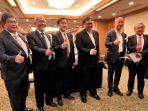 foto-bersama-shigeru-hayakawa-dengan-menko-airlangga-di-tokyo-2772022.jpg