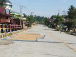 gabah-milik-warga-dijemur-di-atas-badan-jalan.jpg