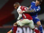 gelandang-leicester-city-inggris-james-maddison-kanan-bersaing-dengan-striker-arsenal.jpg