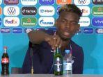 gelandang-prancis-paul-pogba-turunkan-botol-minuman-beralkohol-saat-sesi-jumpa-pers.jpg