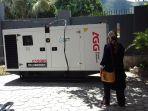 genset-berkapasitas-jumbo-telah-disiapkan-oleh-pln-di-kantor-kpu-enrekang.jpg