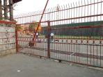 gerbang-stadion-mattoanging-makassar-terkunci-rapat.jpg