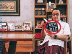 gubernur-dki-jakarta-anies-baswedan-dan-buku-how-democracies-die.jpg
