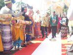 gubernur-sulsel-nurdin-abdullah-dan-rombongan-dijemput-upacra-adat.jpg