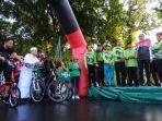 gubernur-sulsel-nurdin-abdullah-melepas-peserta-sepeda-santai-bikenu.jpg