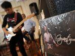 gyant-hidayah-memperlihatkan-album-solonya-saat-menggelar1.jpg