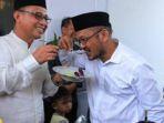 h-habsi-wahid-menyuapi-wakilnya-h-irwan-s.jpg