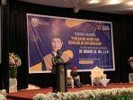 hakim-agung-ri-dr-ibrahim-saat-membawa-kuliah-umum-2892021.jpg