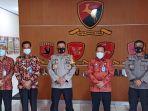 harun-sulianto-sambangi-dansat-brimob-polda-sulsel-kombes-pol-muhammad-anis-jumat-492020.jpg