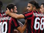 hasil-dan-cuplikan-gol-liga-italia-2018-ac-milan-vs-genoa-diwarnai-gol-bunuh-diri-skor-akhir-2-1_20181101_064207.jpg