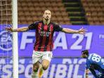hasil-liga-italia-ac-milan-vs-as-roma-3-3-ibrahimovic-cetak-brace-rafael-leao-kecewa-berat.jpg