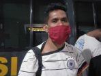 hensom-36-salah-satu-dari-sejumlah-keluarga-korban-ledakan-bom-bunuh-diri.jpg