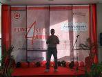 hotel-manager-amaris-hotel-pettarani-makassar-gpu-reynaldo-memberikan.jpg