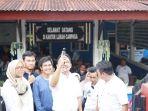 ilham-azikin-foto-bersama-dengan-sejumlah-pemuda-di-kelurahan-campaga.jpg