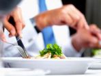 ilustrasi-makan-sahur_12062018_20180612_174406.jpg