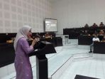 indah-putri-indriani-jadi-pembicara-di-seminar-nasional_20180415_134932.jpg
