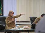 indah-putri-indriani-pada-acara-orieantasi-panitia-pilkades-yang-digelar-dinas-pmd.jpg
