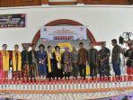 indah-putri-indriani-tengah-menghadiri-ibadah-syukuran-pentahbisan.jpg