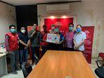 inti-sulsel-dan-xian-ma-bagi-masker-ke-relawan-corona-sulsel.jpg