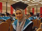 irma-irawati-wisudawan-terbaik-universitas-muslim-maros.jpg
