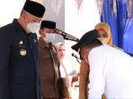 irwan-hamid-saat-melantik-kepala-desa-terpilih-dari-kecamatan-lembang.jpg