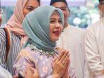 istri-sandiaga-uno-mpok-nur-atau-nur-asia.jpg