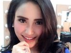 isu-perselingkuhan-dengan-raffi-ahmad-mencuat-lagi-ayu-ting-ting-unggah-lagu-sendu-gini_20180825_092832.jpg