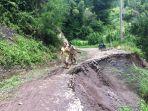 jalan-rusak-akibat-longsor-di-jalan-poros-karanga.jpg