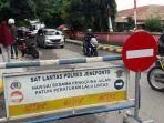 jalanan-yang-dialihakan-diberi-pembatas-didalam-jalanan-sabtu-852021.jpg