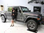jeep-gladiator-jt-di-showroom-jeep-makassar-jl-ahmad-yani-no-15-kota-makassar.jpg