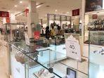 jejeran-jam-branded-yang-didiskon-di-tsm-makassar.jpg