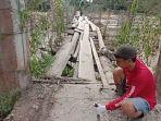 jembatan-gantung-di-desa-laba-kecamatan-masamba-yang-akan-direhab-oleh-yayasan-gerak-bareng.jpg
