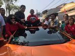 jhony-bersama-hotman-paris_20180819_143914.jpg