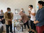 jk-temui-kerabat-dokter-farid-husain.jpg