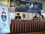 jumpa-pers-jelang-kehadiran-padi.jpg<pf>jelang-kehadiran-padi-reborn-di-makassar.jpg<pf>manajer-dliquid-makassar-askar-memberikan-keterangan-terkait-persiapan-konser-padi-reborn.jpg
