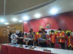 jumpa-pers-pengungkapan-pelaku-pem9.jpg