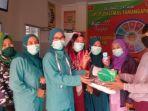 jurnalis-peduli-kemanusiaan-jpk-sulawesi-selatan-kembali-menyalurkan-apd-selasa-1442020.jpg