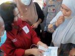 kadis-kesehatan-kabupaten-pinrang-dyah-puspita-dewi-mengecek-vaksinasi-24120201.jpg