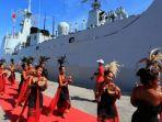 kapal-perang-china-saat-bersndar-di-pelabuhan-dili-dan-disambut-meriah-warga-timor-leste.jpg