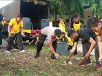 kapolres-majene-bersama-personelnya-bersihkan-areal-mako.jpg