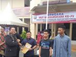 kapolres-soppeng-menyerahkan-hadiah-kepada-auliya-rahmat_20180712_123536.jpg