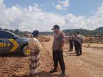 kapolres-tana-toraja-mendatangi-lokais-penutupan-akses-jalan-masuk-ke-bandara-buntu-kunyi.jpg