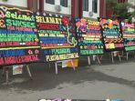 karangan-bunga-sambut-kapolri-di-polda-sulbarindha-azis.jpg