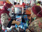 karyawan-alfamidi-mengenakan-baju-batik-di-hari-batik-nasional-jumat-2102020.jpg