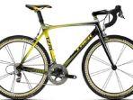 kaws-trek-madone-juga-jadi-sepeda-termahal.jpg