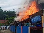 kebakaran-terjadi-di-salah-satu-warung-kapurung-yakni-lesehan-lela1.jpg