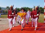 kelompok-paskibra-melaksanakan-tugas-pengibaran-bendera-pada-upacara-hut-ke-74-ri.jpg