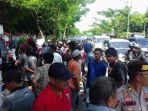 kemacetan-panjang-terjadi-di-depan-kantor-bupati-jeneponto_20180329_112639.jpg